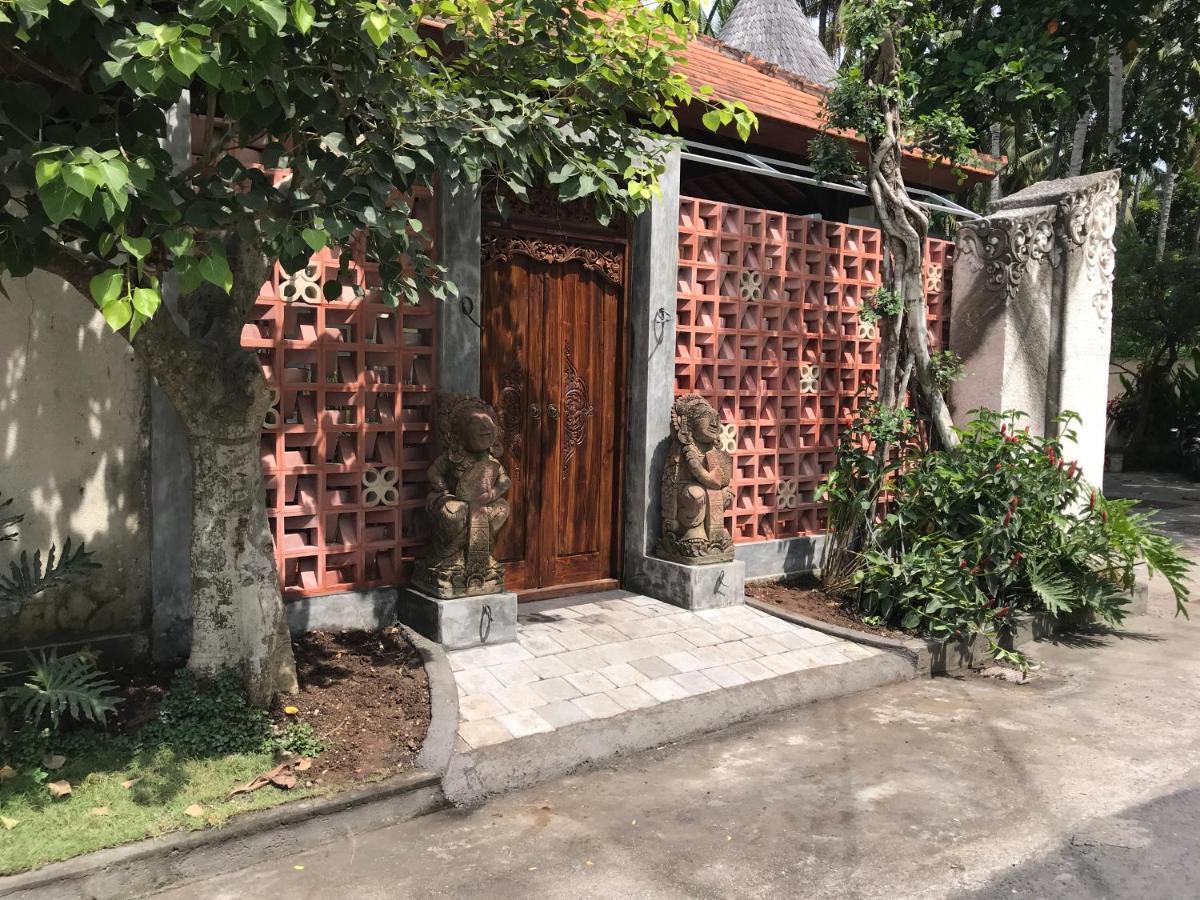 Akatara Hotel Toyapakeh エクステリア 写真